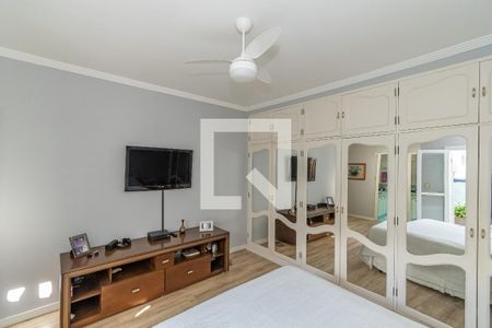 Casa à venda com 241m², 5 quartos e 4 vagas Casa à venda com 241m², 5 quartos e 4 vagasSuite