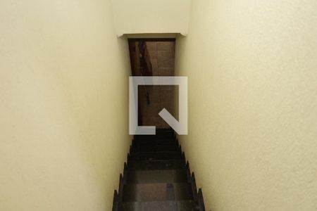 Casa à venda com 158m², 3 quartos e 4 vagasEscada para a Área de serviço - Descida