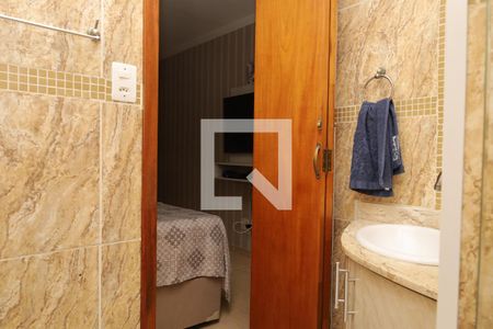 Casa à venda com 158m², 3 quartos e 4 vagasBanheiro - Quarto 1