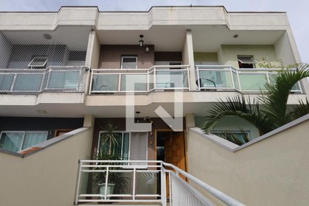 Casa à venda com 158m², 3 quartos e 4 vagasQuintal - Frente da casa