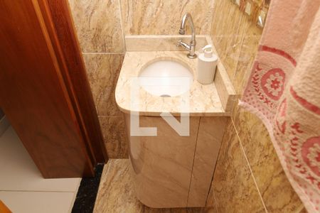 Casa à venda com 158m², 3 quartos e 4 vagasBanheiro Social