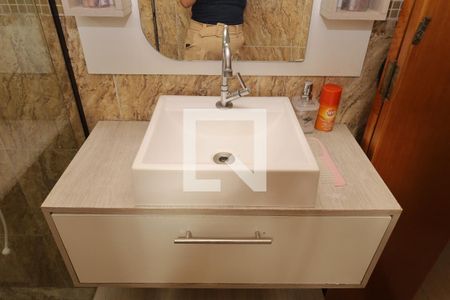 Casa à venda com 158m², 3 quartos e 4 vagasBanheiro - Quarto 2