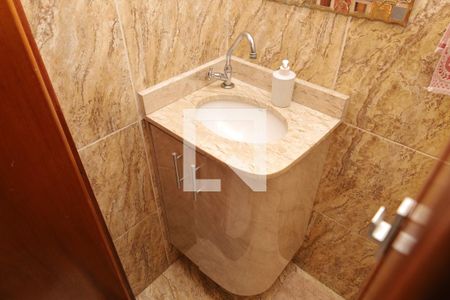 Casa à venda com 158m², 3 quartos e 4 vagasBanheiro Social