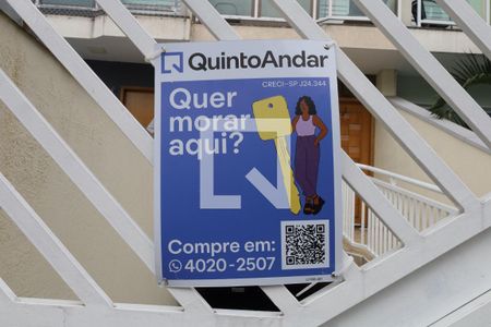 Casa à venda com 158m², 3 quartos e 4 vagasPlaca instalada no portão do imóvel