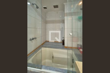 Apartamento à venda com 329m², 4 quartos e 2 vagasBanheiro da Suíte 1