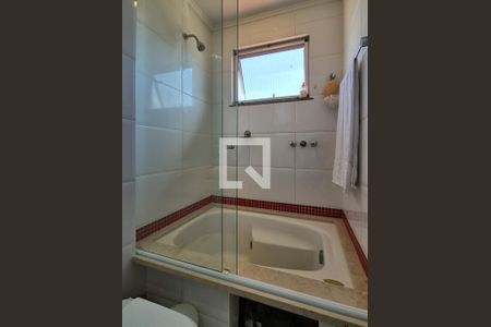 Apartamento à venda com 329m², 4 quartos e 2 vagasBanheiro da Suíte 2