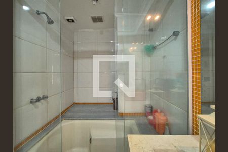 Apartamento à venda com 329m², 4 quartos e 2 vagasBanheiro da Suíte 1