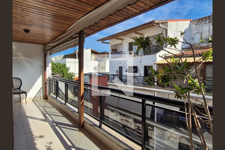 Apartamento à venda com 329m², 4 quartos e 2 vagasVaranda da suite 1 e do quarto 1