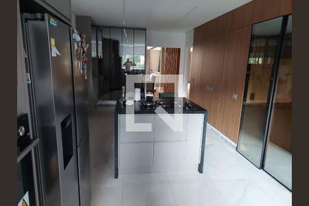 Casa à venda com 4 quartos, 292m² em Vila Sonia, São Paulo