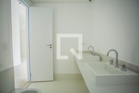 Apartamento à venda com 158m², 3 quartos e 2 vagas Apartamento à venda com 158m², 3 quartos e 2 vagasBanheiro Suíte