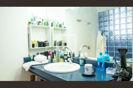 Apartamento à venda com 425m², 4 quartos e 1 vagaBanheiro da Suíte 2