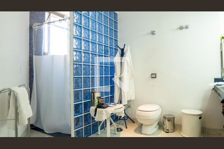 Apartamento à venda com 425m², 4 quartos e 1 vagaBanheiro da Suíte 2