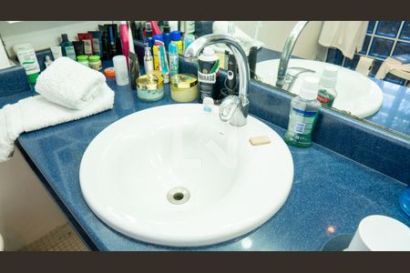 Apartamento à venda com 425m², 4 quartos e 1 vagaBanheiro da Suíte 2