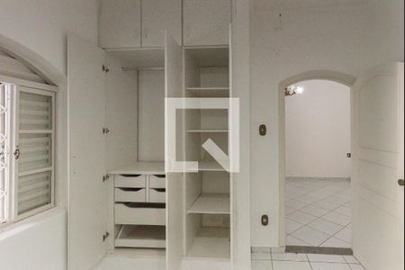 Casa à venda com 178m², 3 quartos e 4 vagasQuarto 1 - Armários