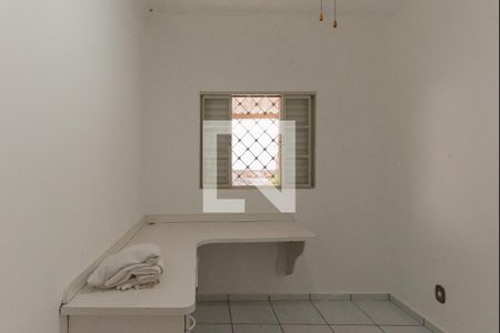 Casa à venda com 178m², 3 quartos e 4 vagasQuarto 2