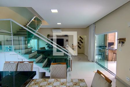 sala  de casa à venda com 4 quartos, 380m² em Jacarepaguá, Rio de Janeiro