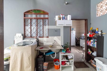 Casa à venda com 200m², 3 quartos e 1 vagaÁrea de serviço 