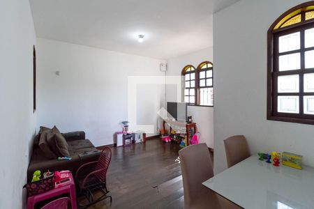 Sala  de casa à venda com 3 quartos, 200m² em Planalto, Belo Horizonte