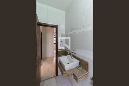 Casa à venda com 70m², 2 quartos e 1 vaga Casa à venda com 70m², 2 quartos e 1 vagaBanheiro social