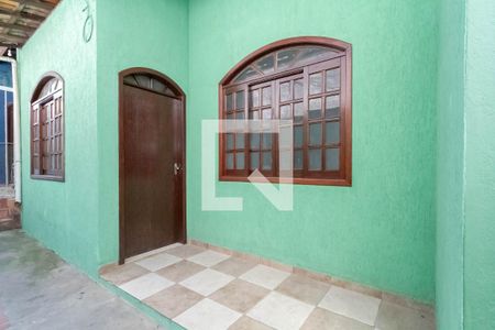 Casa à venda com 70m², 2 quartos e 1 vaga Casa à venda com 70m², 2 quartos e 1 vagaFachada