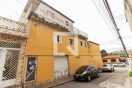 Casa à venda com 255m², 3 quartos e 2 vagas Casa à venda com 255m², 3 quartos e 2 vagasFachada