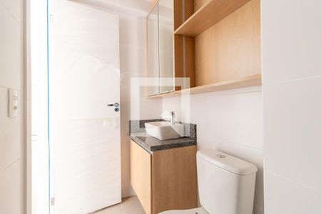 Banheiro Social de apartamento para alugar com 2 quartos, 63m² em Campo Comprido, Curitiba