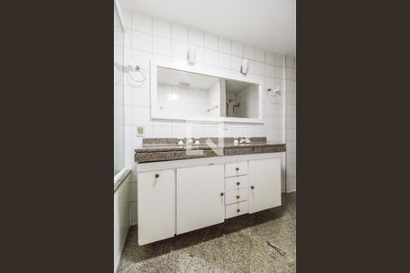 Apartamento à venda com 165m², 3 quartos e 2 vagasBanheiro da Suíte master