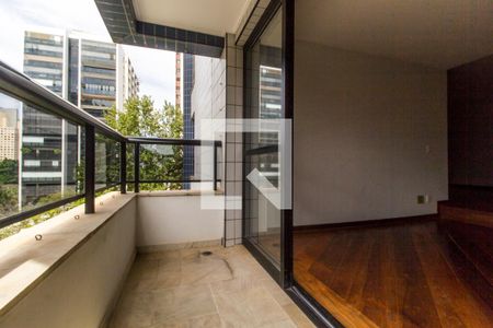 Apartamento à venda com 165m², 3 quartos e 2 vagasVaranda