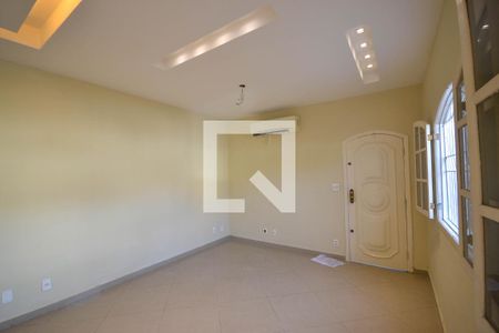 Sala de casa para alugar com 2 quartos, 127m² em Califórnia, Nova Iguaçu