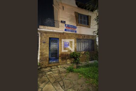 Casa à venda com 100m², 3 quartos e 4 vagas Casa à venda com 100m², 3 quartos e 4 vagasFachada