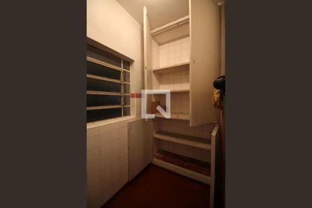 Casa à venda com 100m², 3 quartos e 4 vagas Casa à venda com 100m², 3 quartos e 4 vagasBanheiro de Serviço