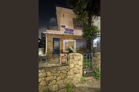 Casa à venda com 100m², 3 quartos e 4 vagas Casa à venda com 100m², 3 quartos e 4 vagasFachada