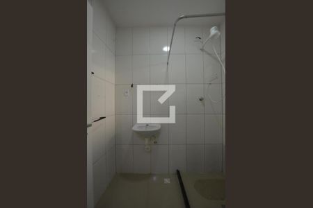 Banheiro de kitnet/studio para alugar com 1 quarto, 30m² em Penha Circular, Rio de Janeiro