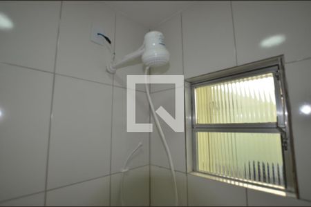 Banheiro de kitnet/studio para alugar com 1 quarto, 30m² em Penha Circular, Rio de Janeiro