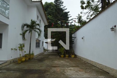 Casa à venda com 320m², 6 quartos e 5 vagas Casa à venda com 320m², 6 quartos e 5 vagasGaragem