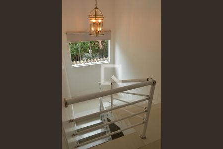 Casa à venda com 320m², 6 quartos e 5 vagas Casa à venda com 320m², 6 quartos e 5 vagasEscada