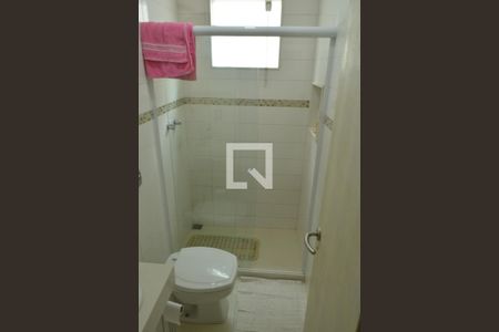 Casa à venda com 320m², 6 quartos e 5 vagas Casa à venda com 320m², 6 quartos e 5 vagasBanheiro do Quarto de Serviço