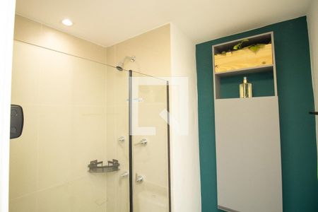 Banheiro, box e chuveiro  de apartamento para alugar com 1 quarto, 32m² em Indianópolis, São Paulo