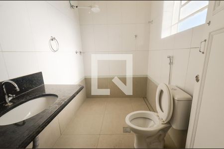 Casa à venda com 334m², 3 quartos e 1 vagaBanheiro