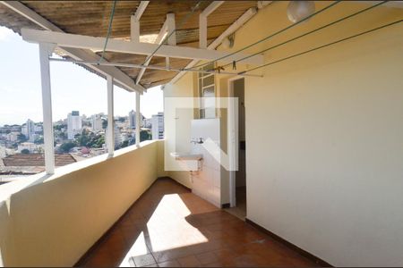 Casa à venda com 334m², 3 quartos e 1 vagaArea de serviço