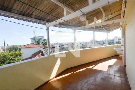 Casa à venda com 334m², 3 quartos e 1 vagaArea de serviço