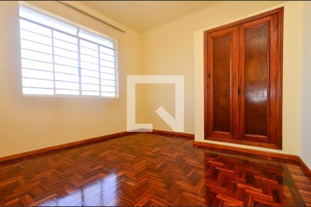 Casa à venda com 334m², 3 quartos e 1 vagaQuarto3