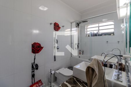 Casa à venda com 374m², 4 quartos e 3 vagasBanheiro da Suíte 2