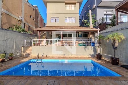 Casa à venda com 374m², 4 quartos e 3 vagasPiscina