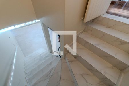 Casa à venda com 374m², 4 quartos e 3 vagasEscada