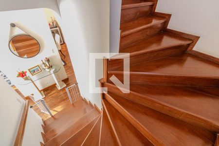 Casa à venda com 374m², 4 quartos e 3 vagasEscada