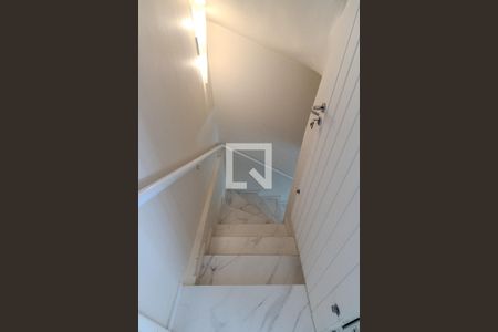 Casa à venda com 374m², 4 quartos e 3 vagasEscada