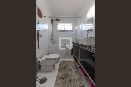 Casa à venda com 374m², 4 quartos e 3 vagasBanheiro da Suíte 2