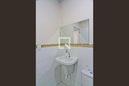 Banheiro de casa para alugar com 1 quarto, 60m² em Jardim Marisa, São Paulo