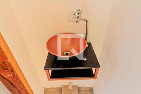 Banheiro de kitnet/studio para alugar com 1 quarto, 28m² em Santana, São Paulo